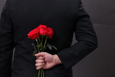 Crypto companies are fighting in a 'Bachelor'-style frenzy to launch a stablecoin that will power DeFi's hottest exchange