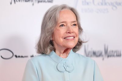 Kathy Bates shares update on health difficulties after 100-pound weight loss