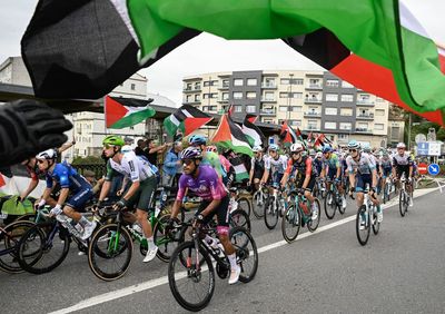 'Utmost respect for those who are peacefully demonstrating' - Spanish cycling federation urges Vuelta a España protestors to mind rider safety