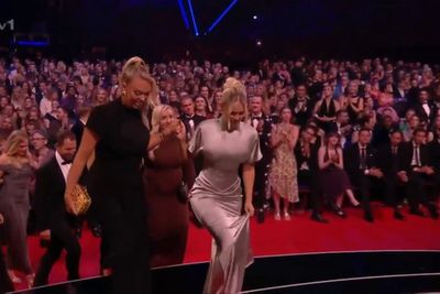 Molly-Mae suffers awkward wardrobe mishap as she collects NTA for documentary
