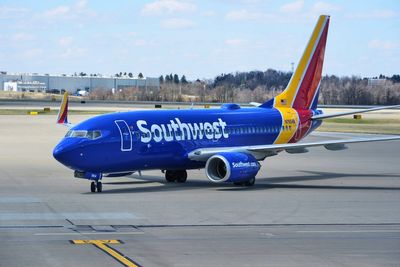 FAA warns of growing dangers posed by lithium-ion batteries on planes