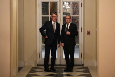 PM under pressure to sack Mandelson over Epstein links