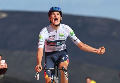 Vuelta a España stage 17: Giulio Pellizzari wins atop Alto de El Morredero for first pro victory