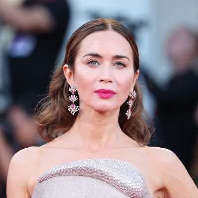 Emily Blunt's Hot Pink Manicure Is Defying Fall Beauty Rules