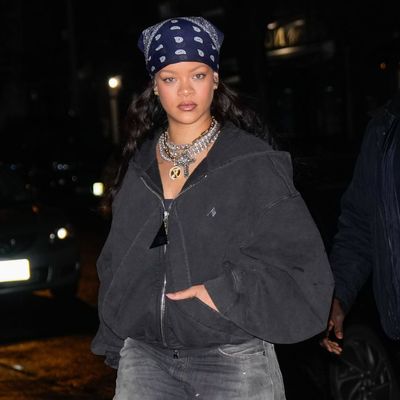 Rihanna’s Curly Ponytail Is the Protective Style Every Fashion Girl Needs for Fall