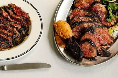 Quick steak with coffee and chilli butter – and the slicing trick you need to know