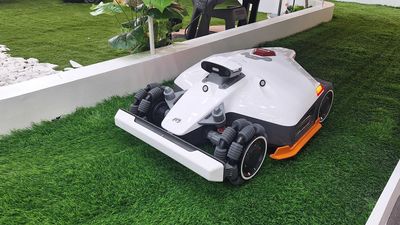 This new robot mower switches between LiDAR, RTK and cameras to make sure it never gets lost