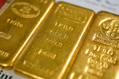 Gold price soars to new record high