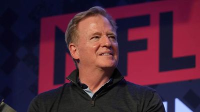 The 3x5 Notecard That Helps Roger Goodell Maintain Balance With NFL Owners