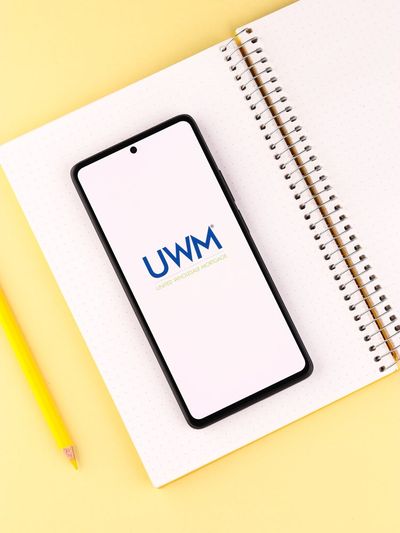 UWMC Stock Climbs As Inflation And Jobless Claims Fuel Fed Rate Cut Speculation