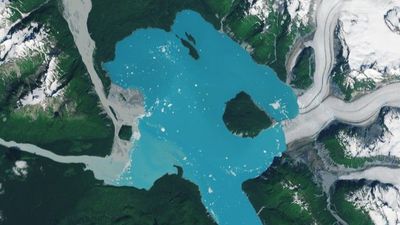 'New' island emerges from melting ice in Alaska
