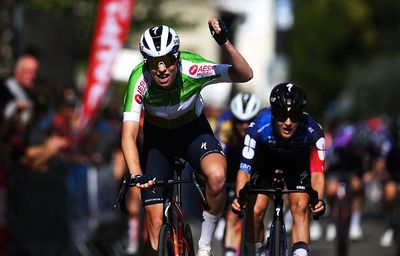 Tour Féminin de l'Ardeche: Mischa Bredewold wins stage 3 sprint after Kopecky abandons