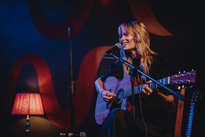 Scottish star Nina Nesbitt surprises local Kent venue with secret set