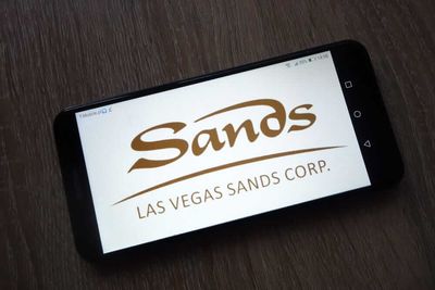 Is Las Vegas Sands Stock Outperforming the Dow?