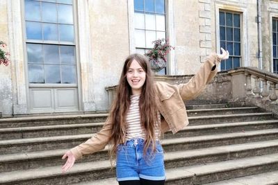 Girl, 15, who died of meningitis ‘failed’ by ambulance service, inquest hears