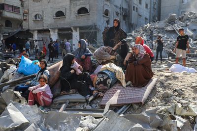 Israeli attacks on Gaza kill 65, including 14 members of the same family