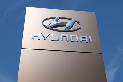 Shock U-Turn: 300 South Koreans Detained at Hyundai Plant Suddenly Allowed to Stay in US — Only One Accepts