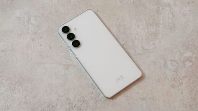 Samsung Galaxy S25 FE hands-on: flagship-adjacent