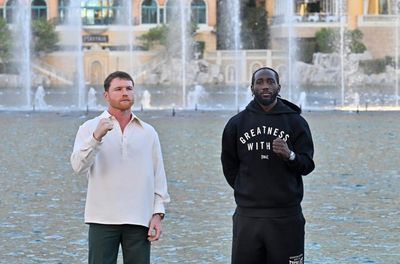 Canelo Álvarez and Terence Crawford hit 167½lb ahead of Las Vegas megafight