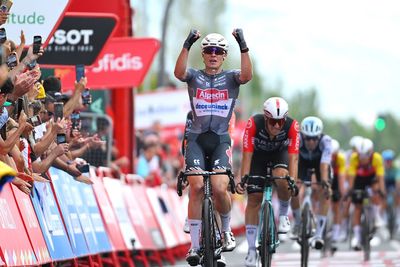 'We'll try to repeat it on Sunday' – Jasper Philipsen sprints to hat-trick victory on Vuelta a España stage 19