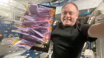 Astronaut preps purple kefir for a vitamin boost | On the International Space Station Sept. 8-12, 2025