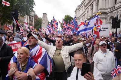 Tommy Robinson ‘free speech’ rally attracts more than 100,000 in London