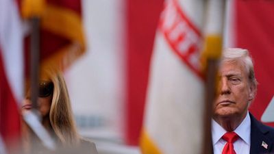 Trump calls on NATO allies to stop buying Russian oil and threatens 50% to 100% tariffs on China