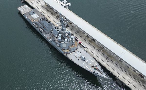 Venezuela condemns US destroyer for hostile occupation of fishing vessel