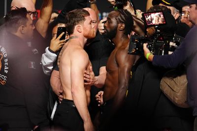Terence Crawford defeats Canelo Álvarez to win undisputed super middleweight championship – as it happened