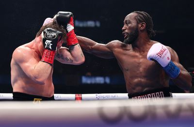Crawford beats Alvarez to win boxing’s undisputed super middleweight title