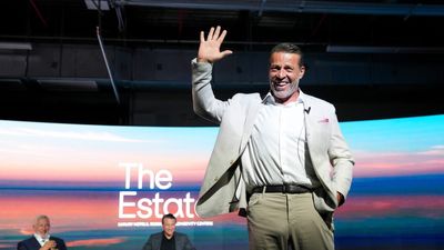 Tony Robbins: 3 Ways To Become Rich No Matter What Your Salary Is