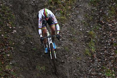 'I didn’t really know who I was outside of racing anymore' – Fem van Empel to pin on a number again at La Choralis Fourmies but cyclocross focus fuels return of three-time world champion