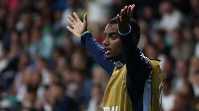 Arne Slot Makes Shock Alexander Isak Decision for Liverpool’s Trip to Burnley