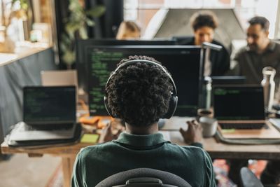 AI engineers are being deployed as consultants and getting paid $900 per hour