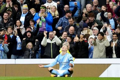 Erling Haaland and Phil Foden help Man City toast Ricky Hatton with derby win