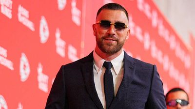 Travis Kelce's Pantless Suit Before Eagles-Chiefs Had NFL Fans Making Jokes