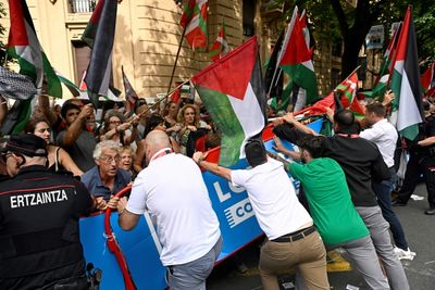 Spain's Political Class Spars Over Chaotic Vuelta Finale