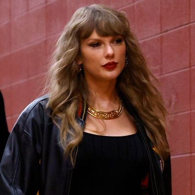 Taylor Swift Quietly Kicks Off Her NFL Style Season at Tonight's Chiefs-Eagles Game
