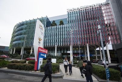 Complaint letter emerges after Melbourne hospital’s decision to cancel ‘children and war’ panel angers staff