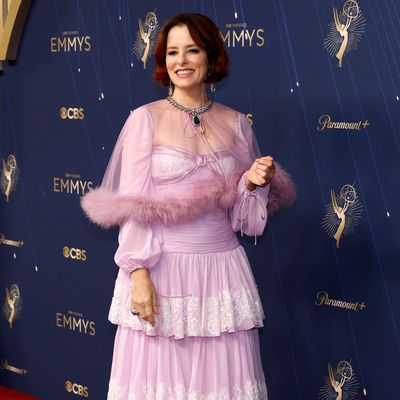 Parker Posey Brings the Drama in Feathered Valentino at the Emmys