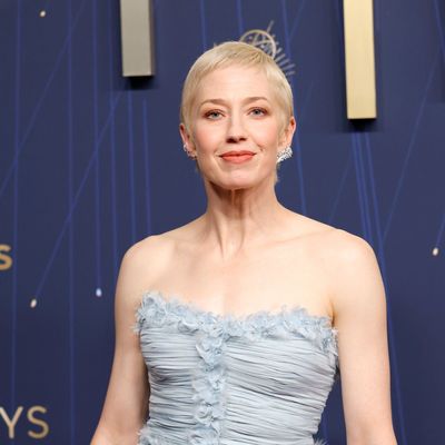 Carrie Coon Ditches Her Bob for a Full-On Pixie Cut at the Emmys