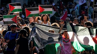 Tommy Robinson rally in London draws 110,000 and ends in clashes