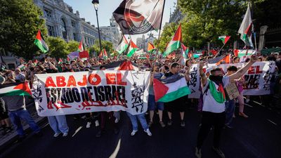 Politicians trade barbs as Madrid protests curtail La Vuelta's final fiesta