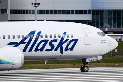 Alaska Air Cuts Profit Outlook As Fuel Costs Jump And IT Outage Hits