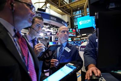 US Stocks Edge Higher Amid China Trade Optimism And Anticipated Fed Rate Cut