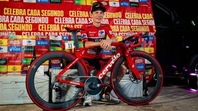 Jonas Vingegaard seals Vuelta win with a red Cervélo S5