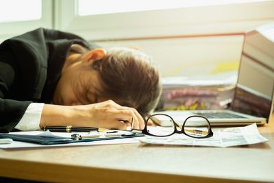 8 Ways Your Body and Mind Scream “I Need Space!”