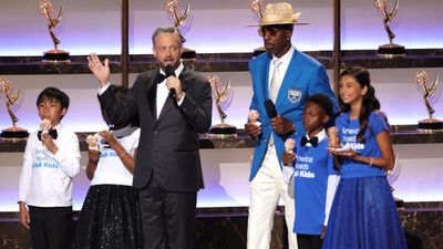 Nate Bargatze’s money bit was great at the Emmys…until it wasn’t