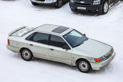 Why Do Rich People Buy Cheap Cars While Middle-Class Families Don’t?