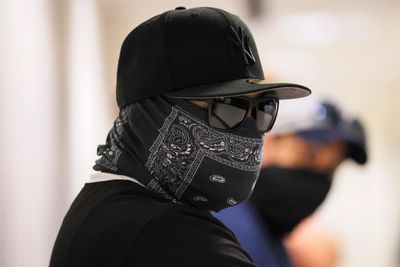 Ice threatens federal assault charges against anyone who attacks its officers